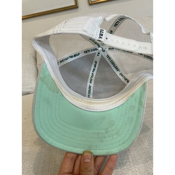 YETI Spey Cast Mid Pro Hat Gray White Baseball Cap Trucker Mesh Snap Back Adjust - Picture 2 of 4